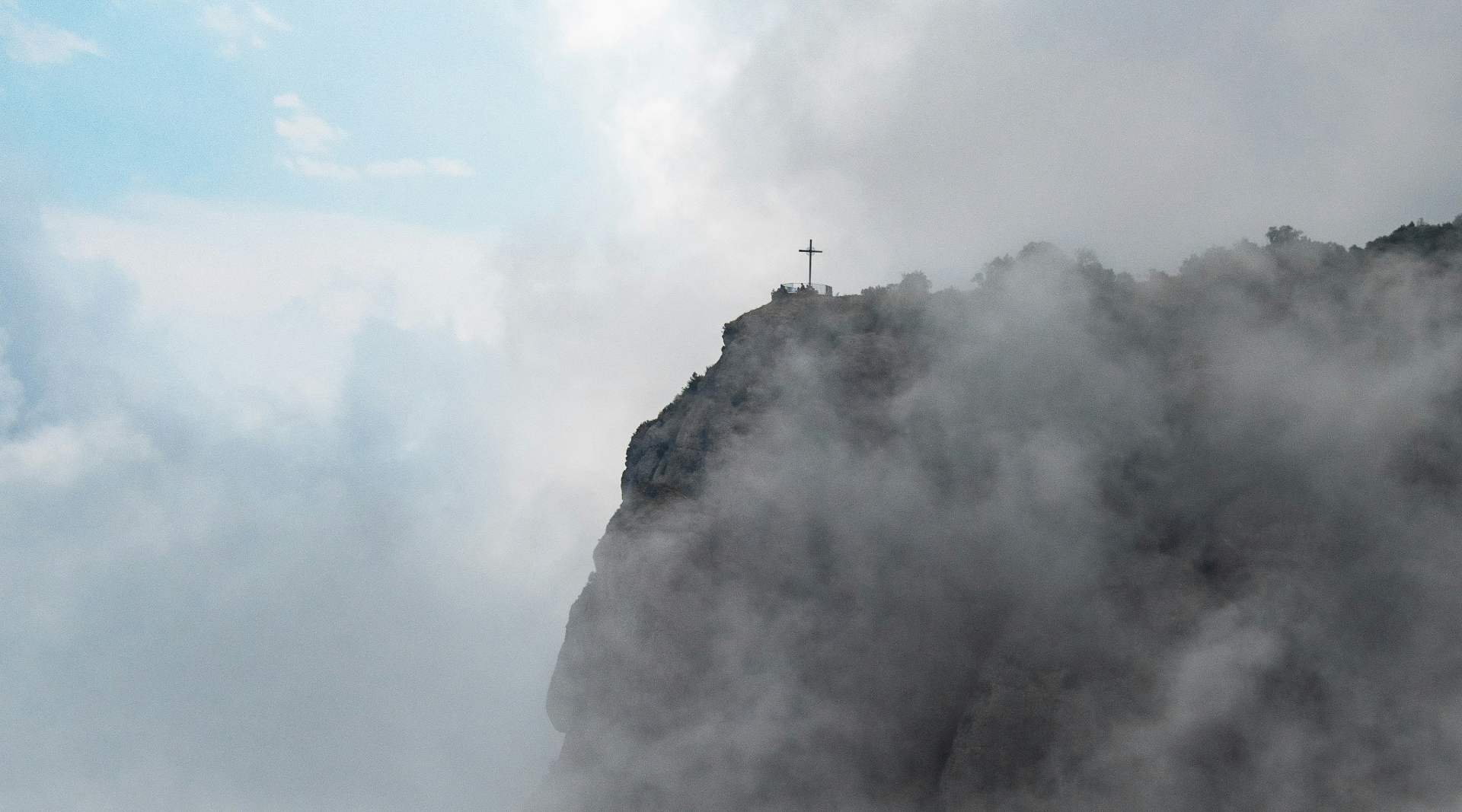 Climbing and hiking experiences in Montserrat